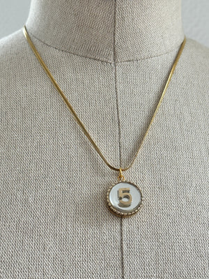 Pendentif upcyclé friend