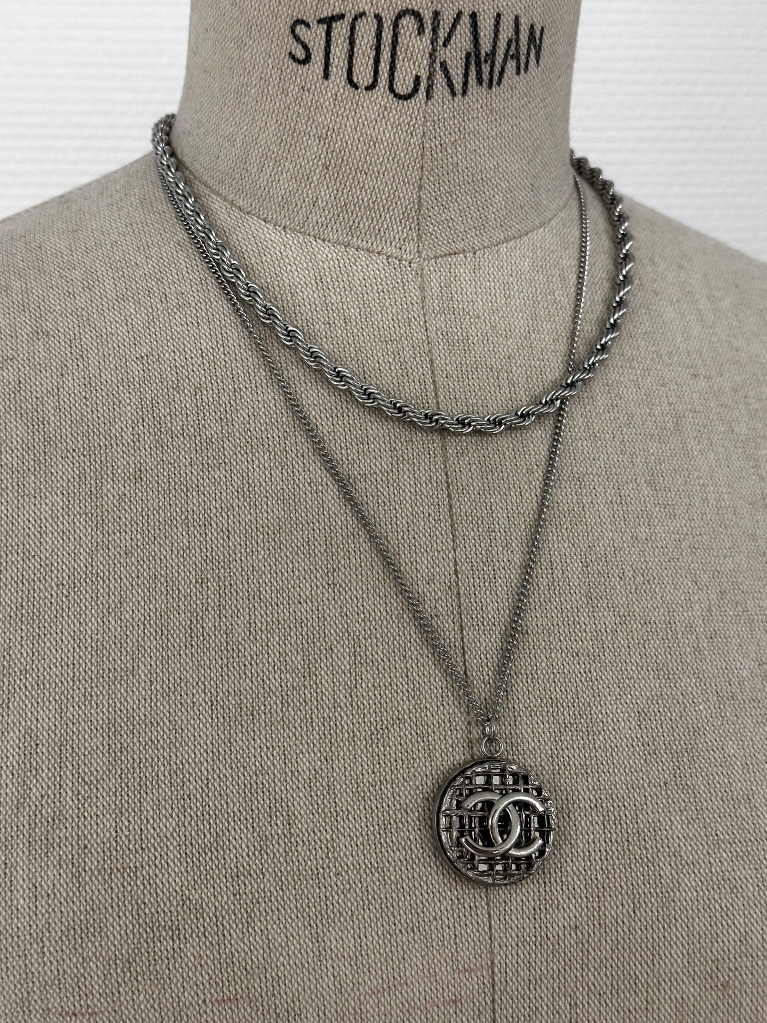 Collier upcyclé grille