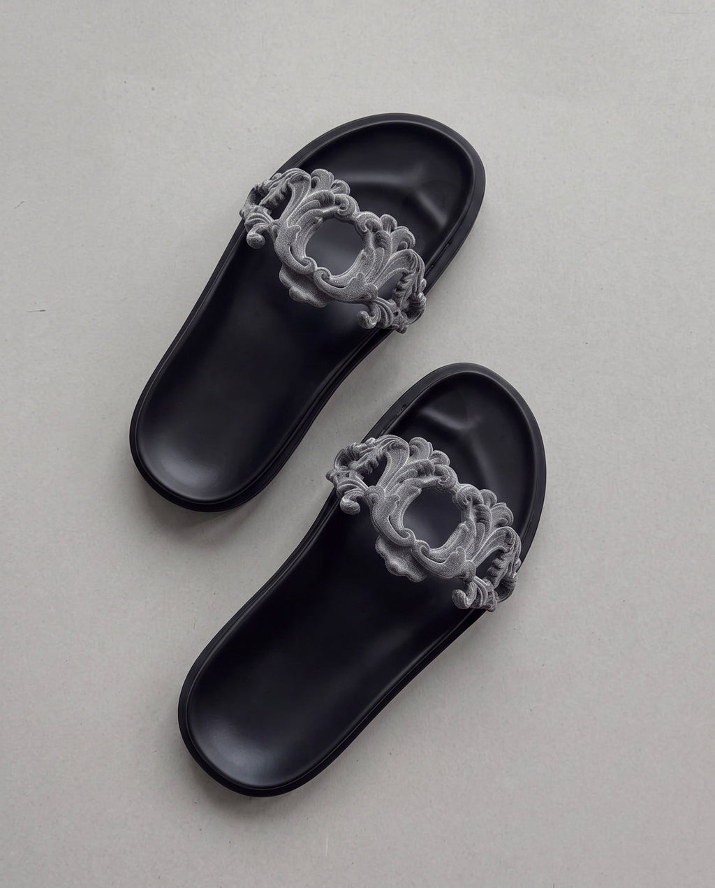 Mule ornement gris